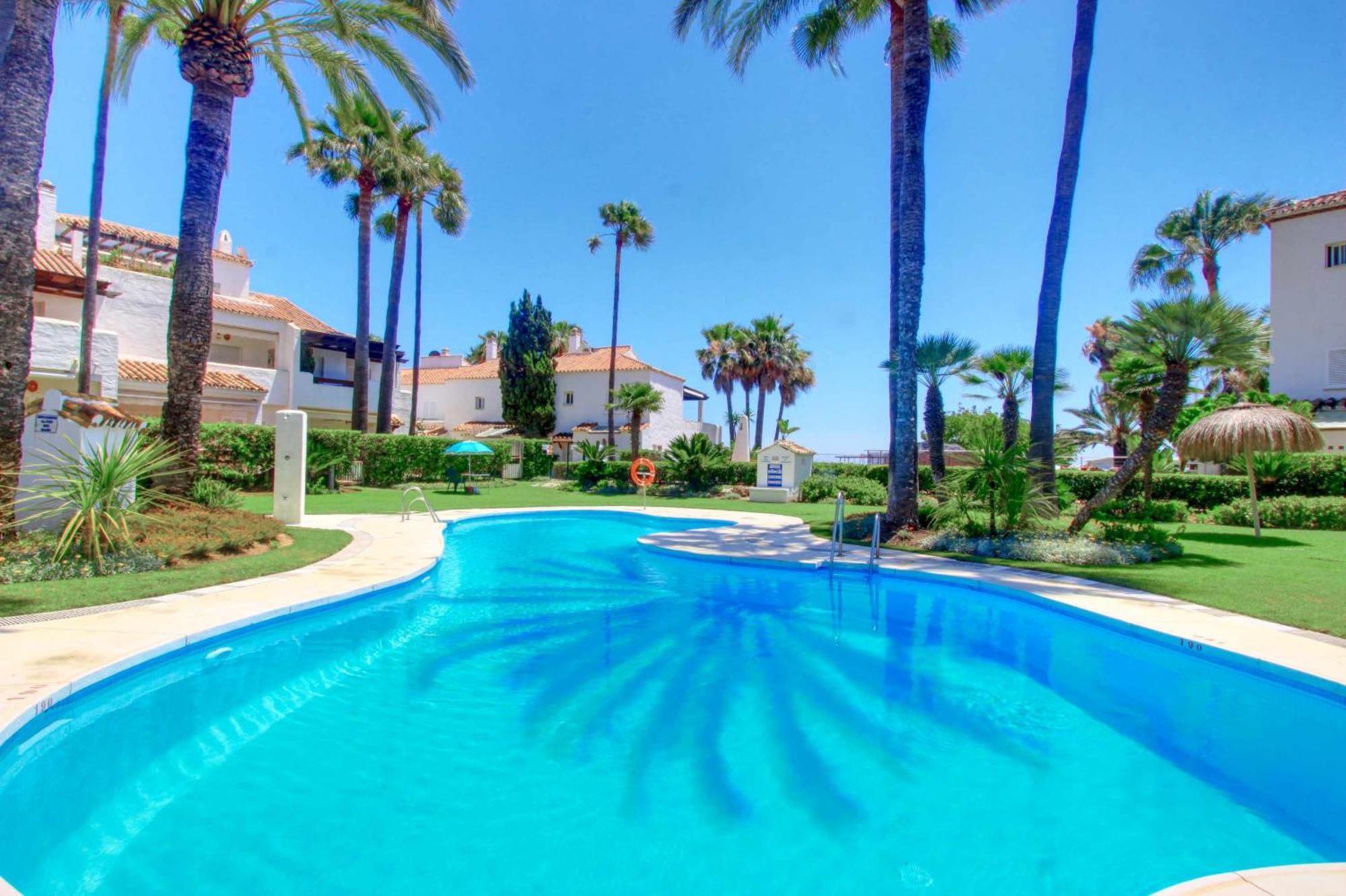 1176 Front 2 Pools Bahia